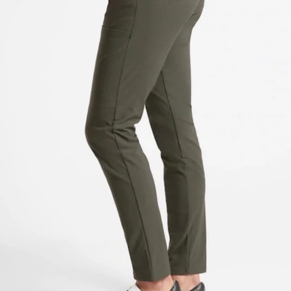 Athleta Wander Stash Skinny Pant -Olive Green